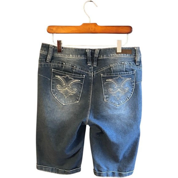 Royalty Wanna Betta Butt blue stretch denim Bermuda length shorts Sz 10 - Picture 2 of 6